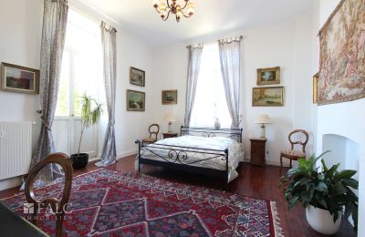 Kasteel te koop Fays, Wallonie, Schlafzimmer im 1.OG des zweiten Traktes