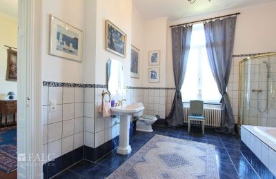 Kasteel te koop Fays, Wallonie, Badezimmer im 1.OG des zweiten Traktes