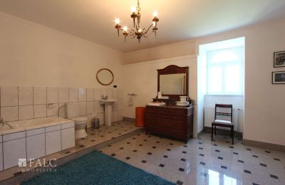Kasteel te koop Fays, Wallonie, Badezimmer im 2.OG