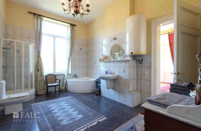 Kasteel te koop Fays, Wallonie, Badezimmer im 1.OG