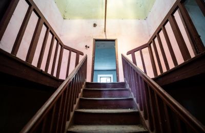 Historische villa te koop Wodzisław, Brzezie 23, Heilig Kruis, Trappenhuis