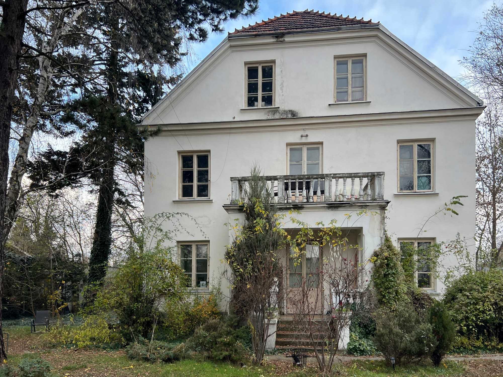 Images Historische villa met grote tuin in Warschau