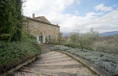 Landelijk huis te koop Città di Castello, Umbria, Toegang