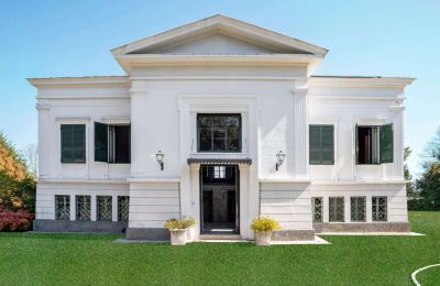 Historische villa te koop 28040 Lesa, Piemonte, Vooraanzicht