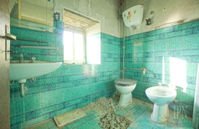 Landelijk huis te koop 06019 Preggio, Umbria, Badkamer