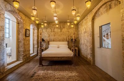 Historische villa te koop İstanbul, Tom Tom, Nur-i Ziya Sokak, , Slaapkamer