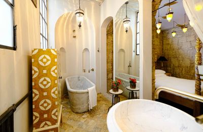 Historische villa te koop İstanbul, Tom Tom, Nur-i Ziya Sokak, , Badkamer