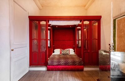 Historische villa te koop İstanbul, Tom Tom, Nur-i Ziya Sokak, , Slaapkamer