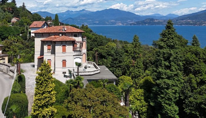 Art déco villa aan de oevers van het Lago Maggiore in Ghiffa