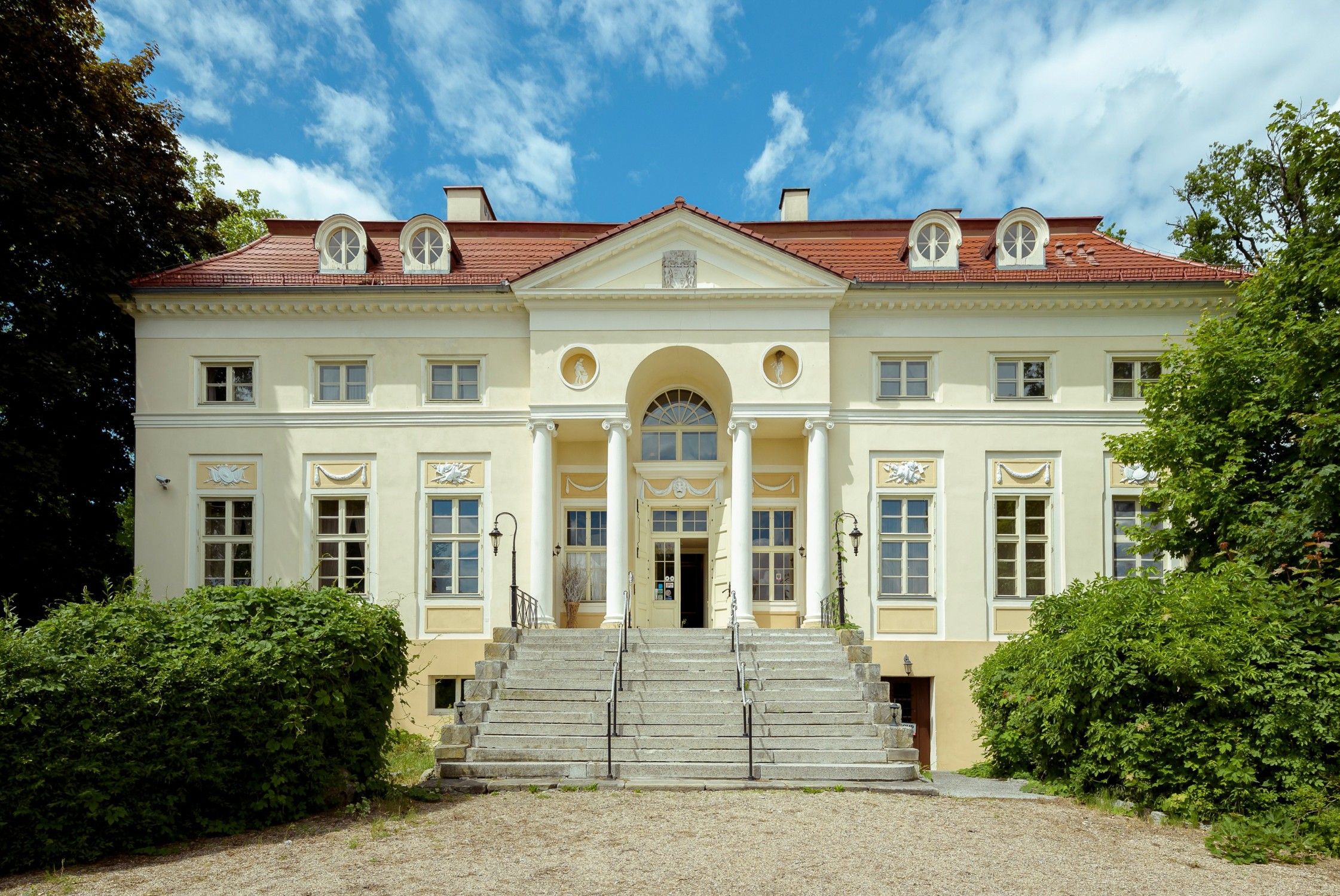 Images Schloss Romberg: Landhuis bij Wrocław, Neder-Silezië