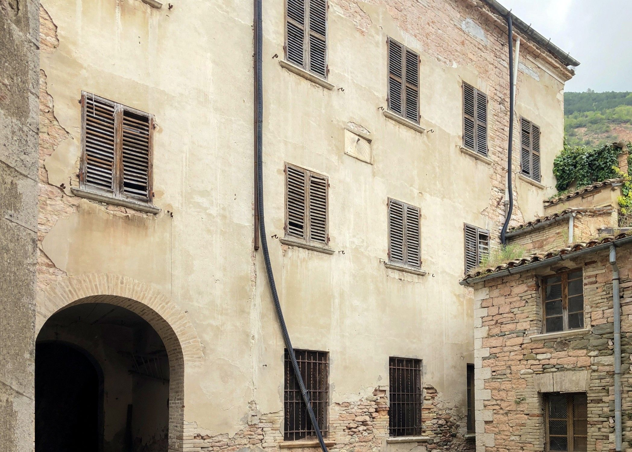 Images Oud paleis in Piobbico in de regio Marche