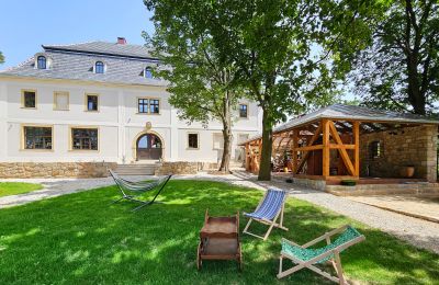 Landhuis te koop Sędzisław, Dwór w Sędzisławiu, Neder-Silezië, Tuin