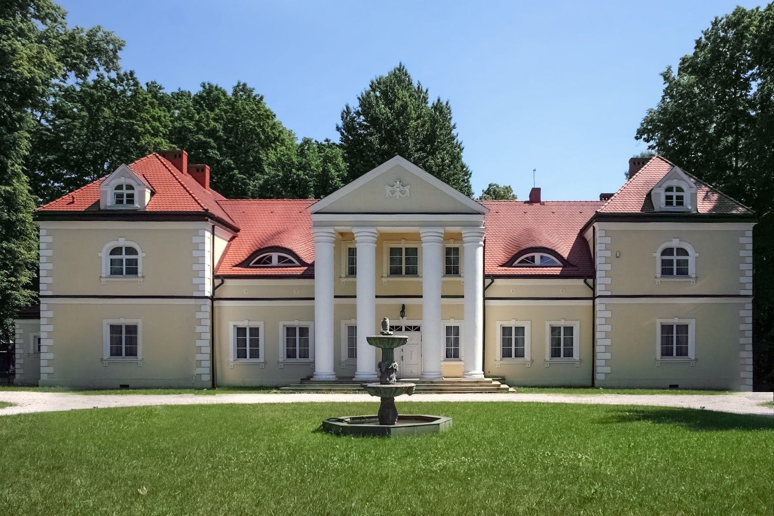 Images Classicistisch landhuis Radoszewnica, Silezië