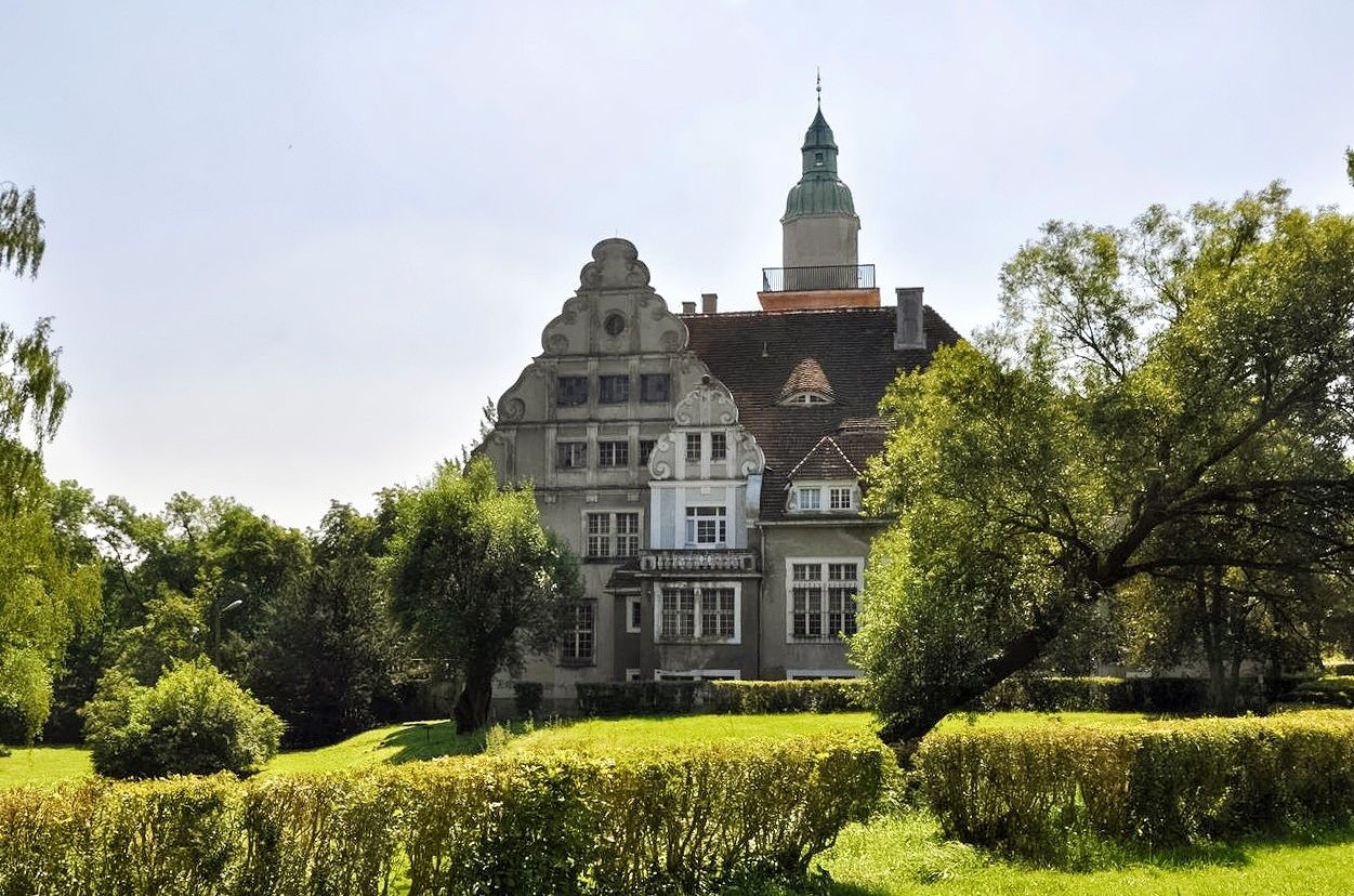 Images Kasteel door Paul Korff in Płoty, West-Pommeren - Deadline: 24 mei 2024