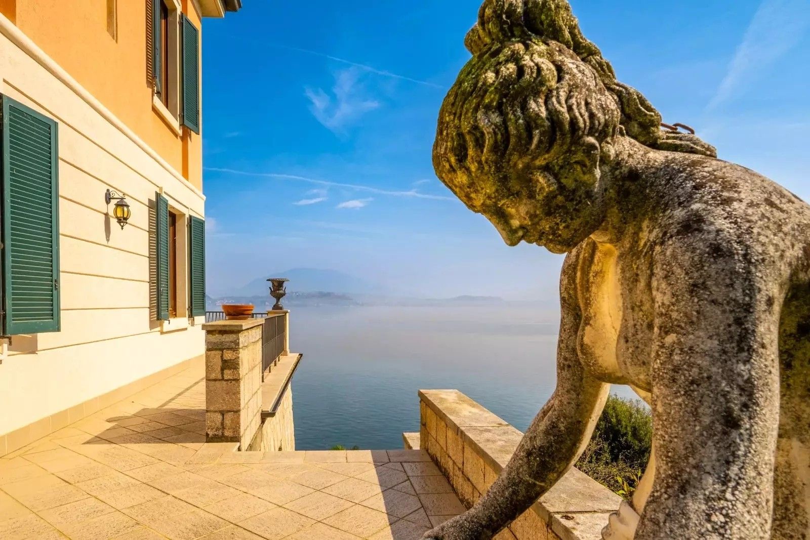 Images Villa in Belgirate met prachtig uitzicht op het meer