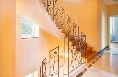 Historische villa te koop Belgirate, Piemonte, Trappenhuis