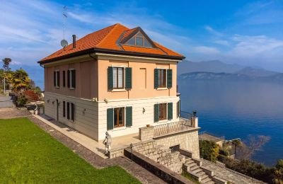 Historische villa te koop Belgirate, Piemonte, Buitenaanzicht
