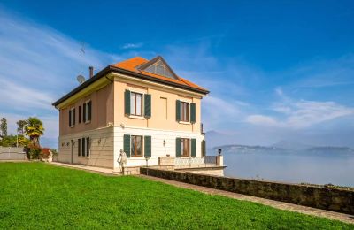 Historische villa te koop Belgirate, Piemonte, Buitenaanzicht