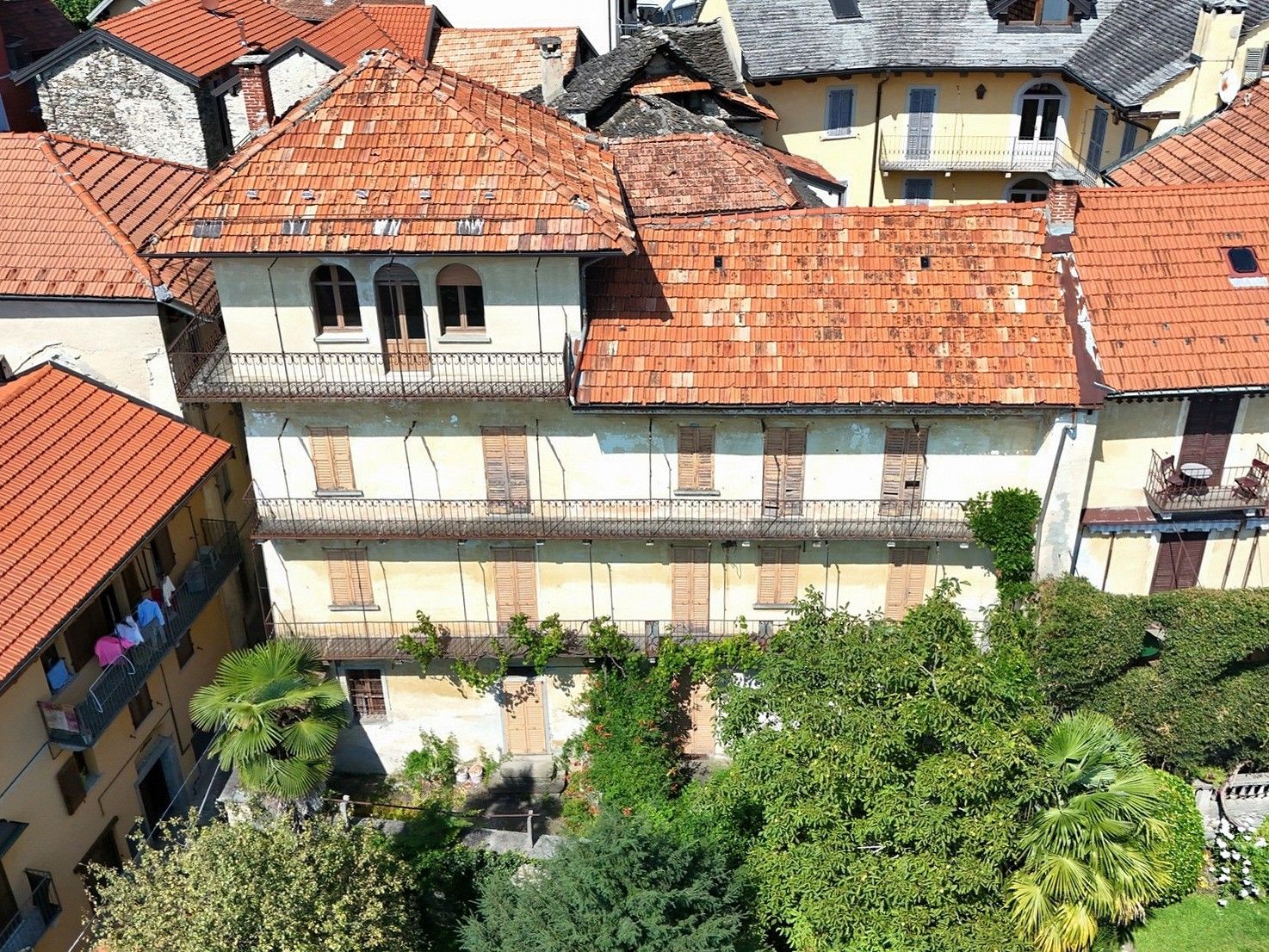 Images Historische villa met uitzicht op het meer en tuin
