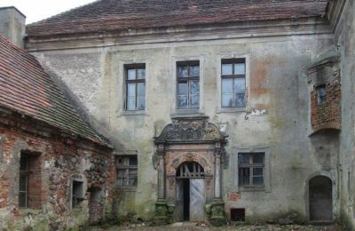 Kasteel te koop Osetno, Pałac w Osetnie, Neder-Silezië, Binnenplaats