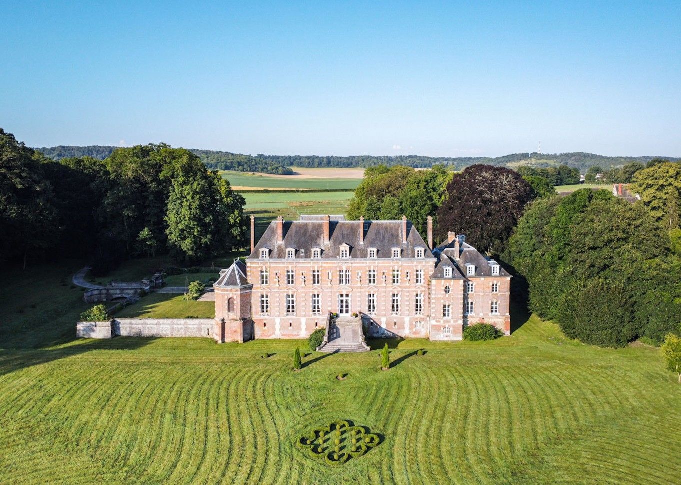 Images Elegant kasteel in Louis XIII stijl - 1 uur van Parijs