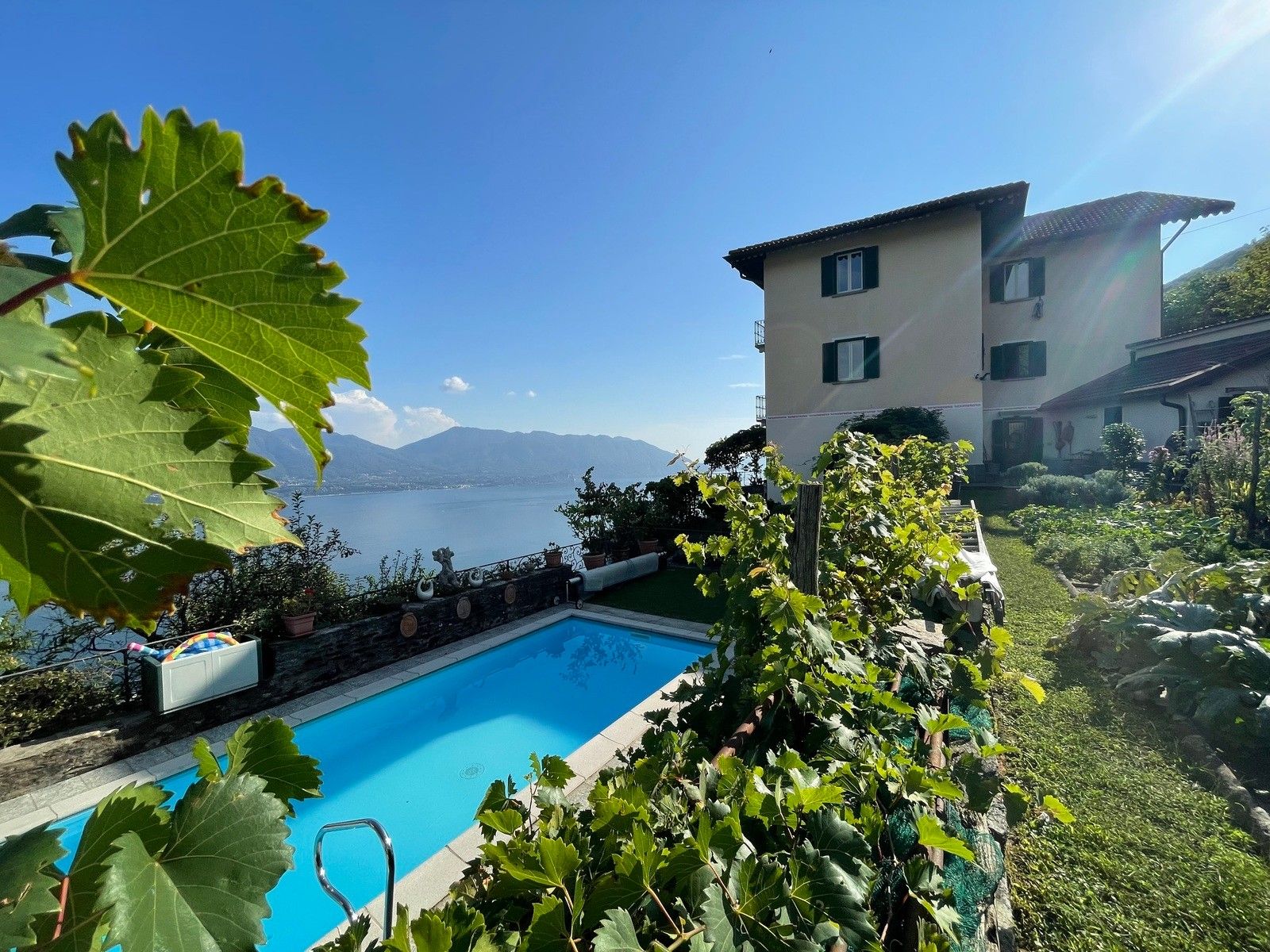 Images Villa met uitzicht op het meer in Cannero Riviera