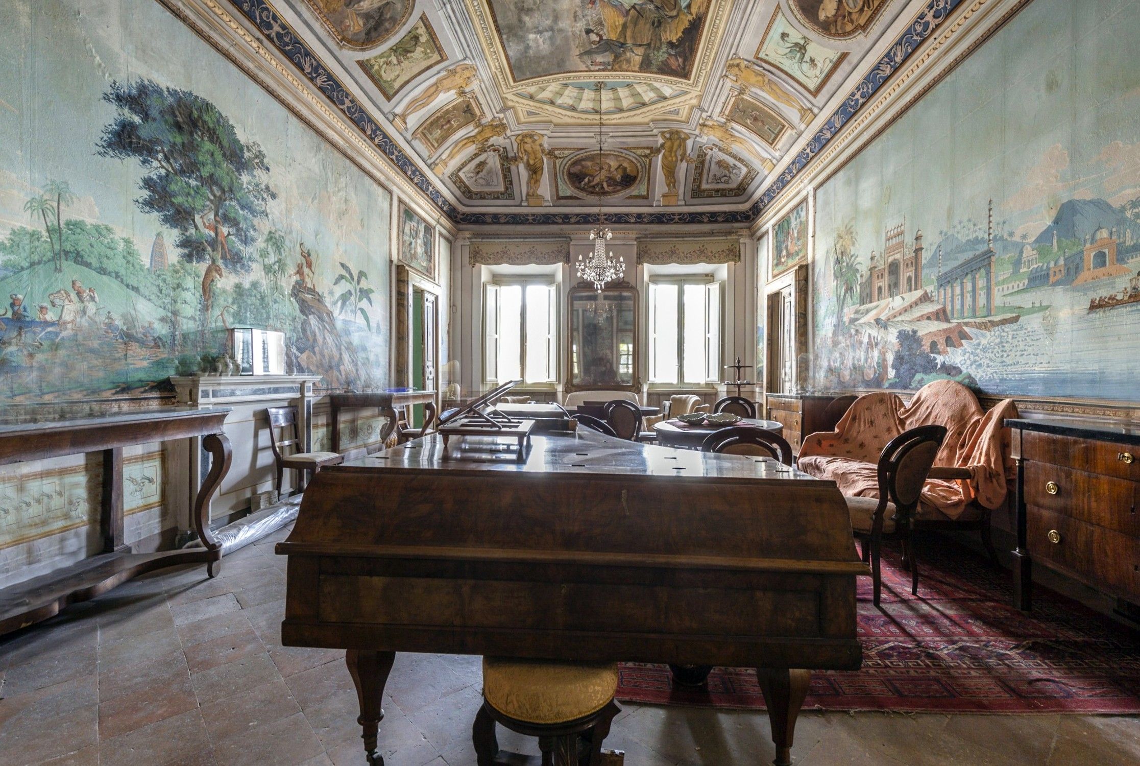Images Italiaans palazzo met historisch interieur en tuin, bij Ancona