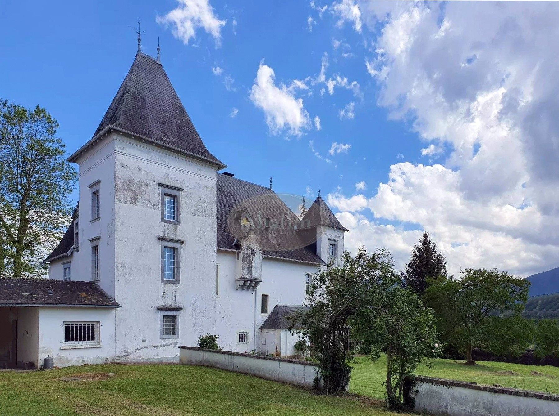 Images Kasteel in de Pyreneeën met panoramisch uitzicht