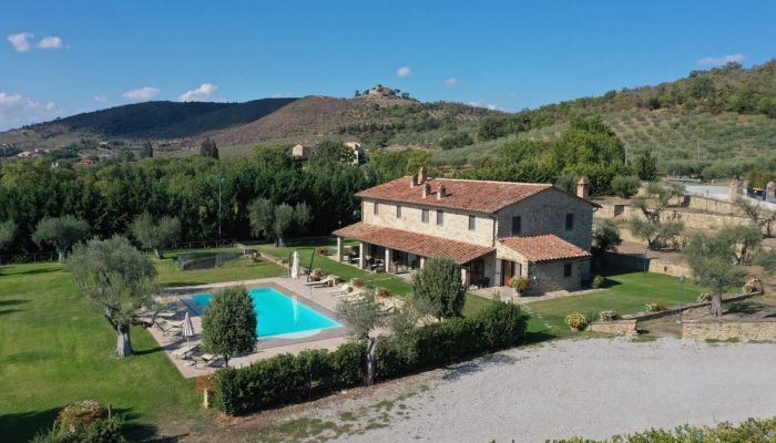Landelijk huis te koop 06069 Tuoro sul Trasimeno, Umbria,  Italië