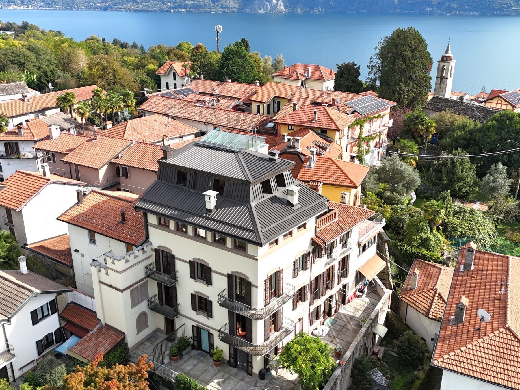 Images Groot appartement in historische villa aan het Lago Maggiore
