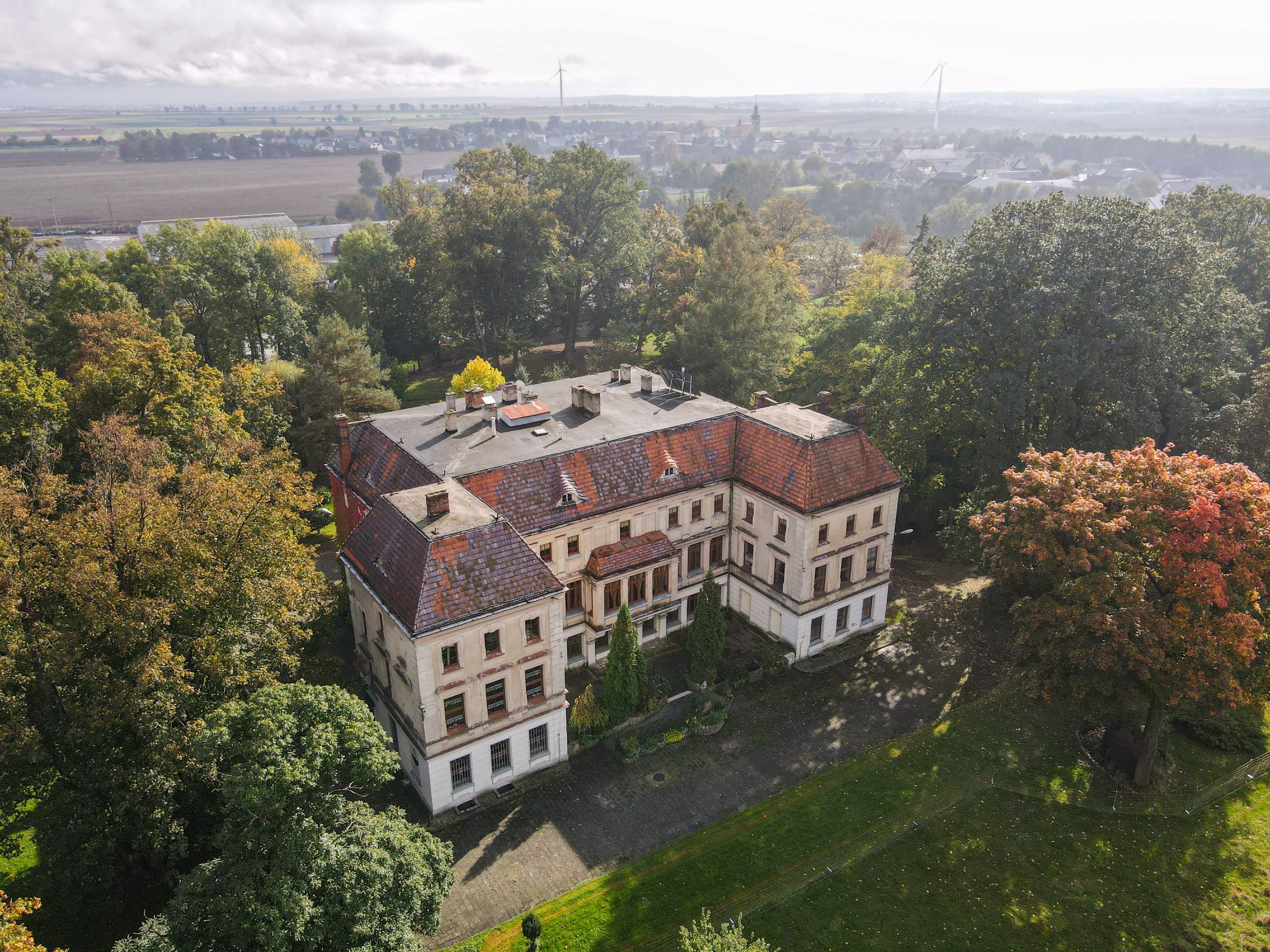 Images Classicistisch neobarok kasteel in Silezië  - Pałac w Wojnowicach