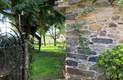 Landelijk huis te koop Melide, Cabazás, Galicië, Entrada al jardín
