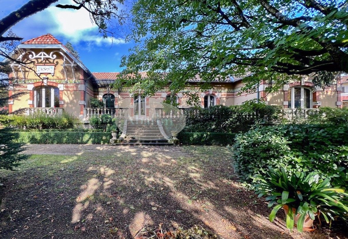 Images Historische villa met gastenverblijf en tuin in Castres
