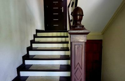 Historische villa te koop Wrocław, Korfantego 15, Neder-Silezië, klatka schodowa w willi na Krzykach