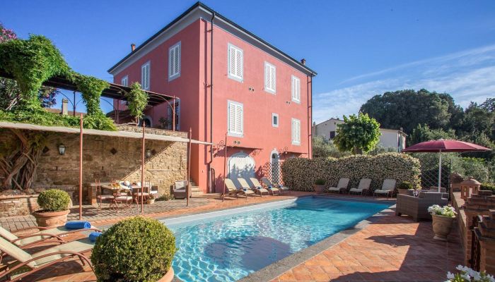 Historische villa te koop Montelopio, Toscane,  Italië