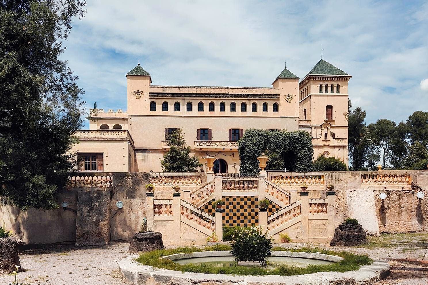 Images Exclusief wijngoed bij Barcelona