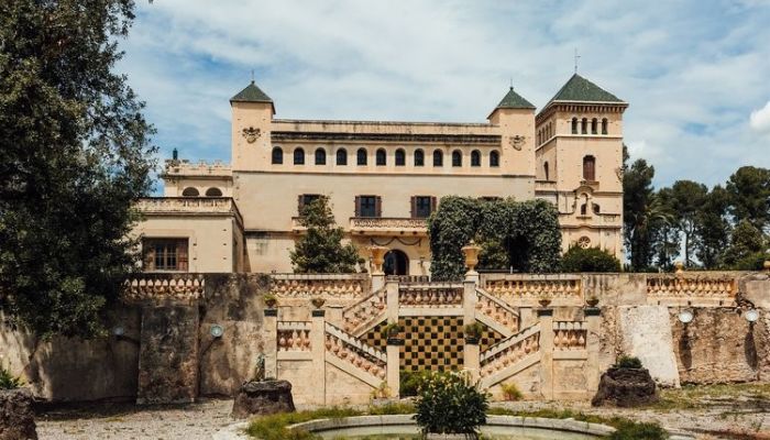 Kasteel te koop Santa Oliva, Catalonië,  Spanje