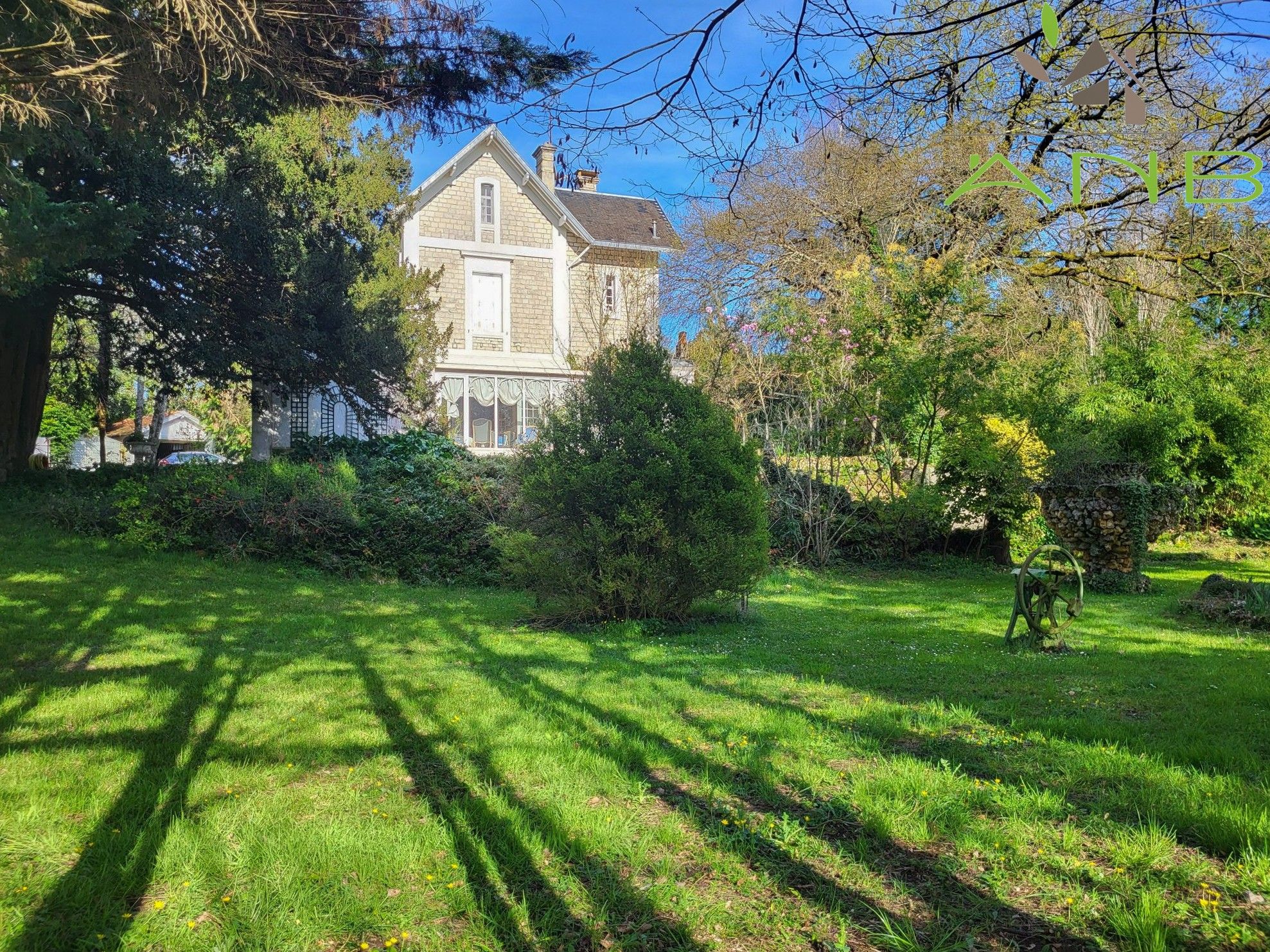Images Villa met grote tuin en zwembad bij Saintes