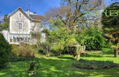 Historische villa te koop Bussac-sur-Charente, Nouvelle-Aquitaine, Achteraanzicht
