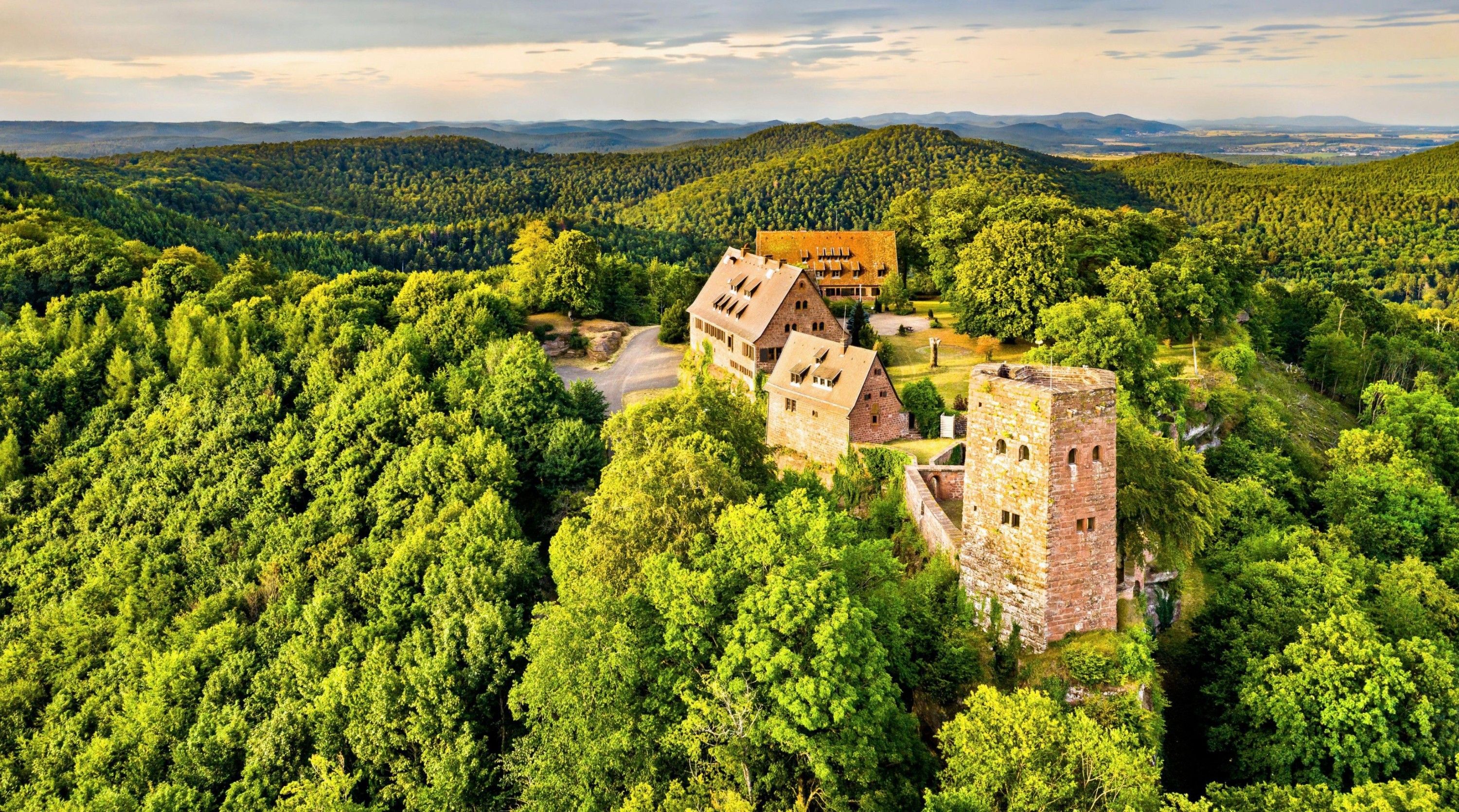 Images Kasteel Château de Hunebourg in de Elzas