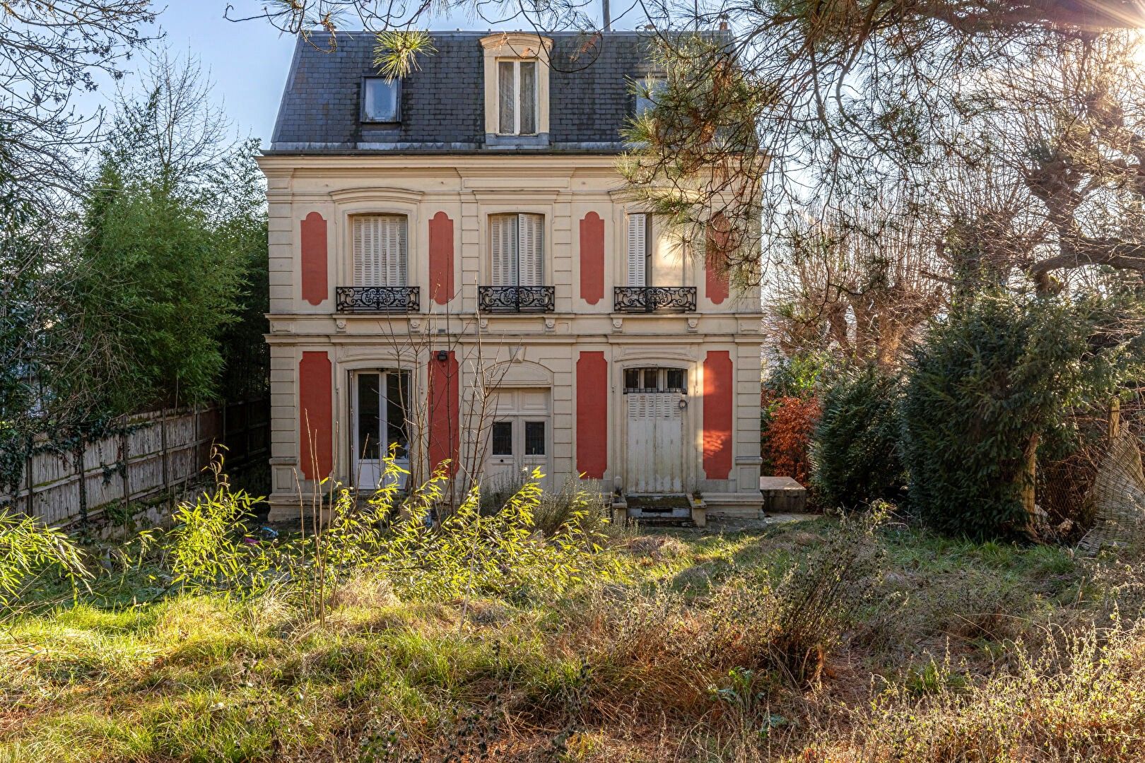 Images Historische villa in de Parijse buitenwijk Sèvres