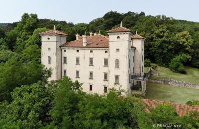 Historische panden,  Kasteel in Friuli-Venezia Giulia, Italië – 110 hectare grond, wijngaarden en golfproject