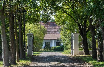 Historische panden, Landhuis met park en bijgebouwen bij Warschau