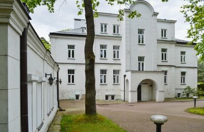 Vastgoed, Vooroorlogse villa in het mondaine Konstancin bij Warschau
