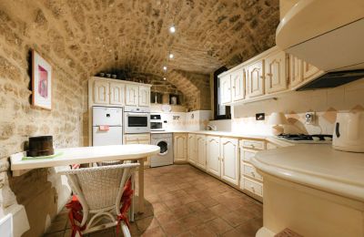 Historisch pand te koop Vers-Pont-du-Gard, Occitanie, Keuken