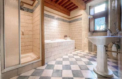 Historisch pand te koop Vers-Pont-du-Gard, Occitanie, Badkamer