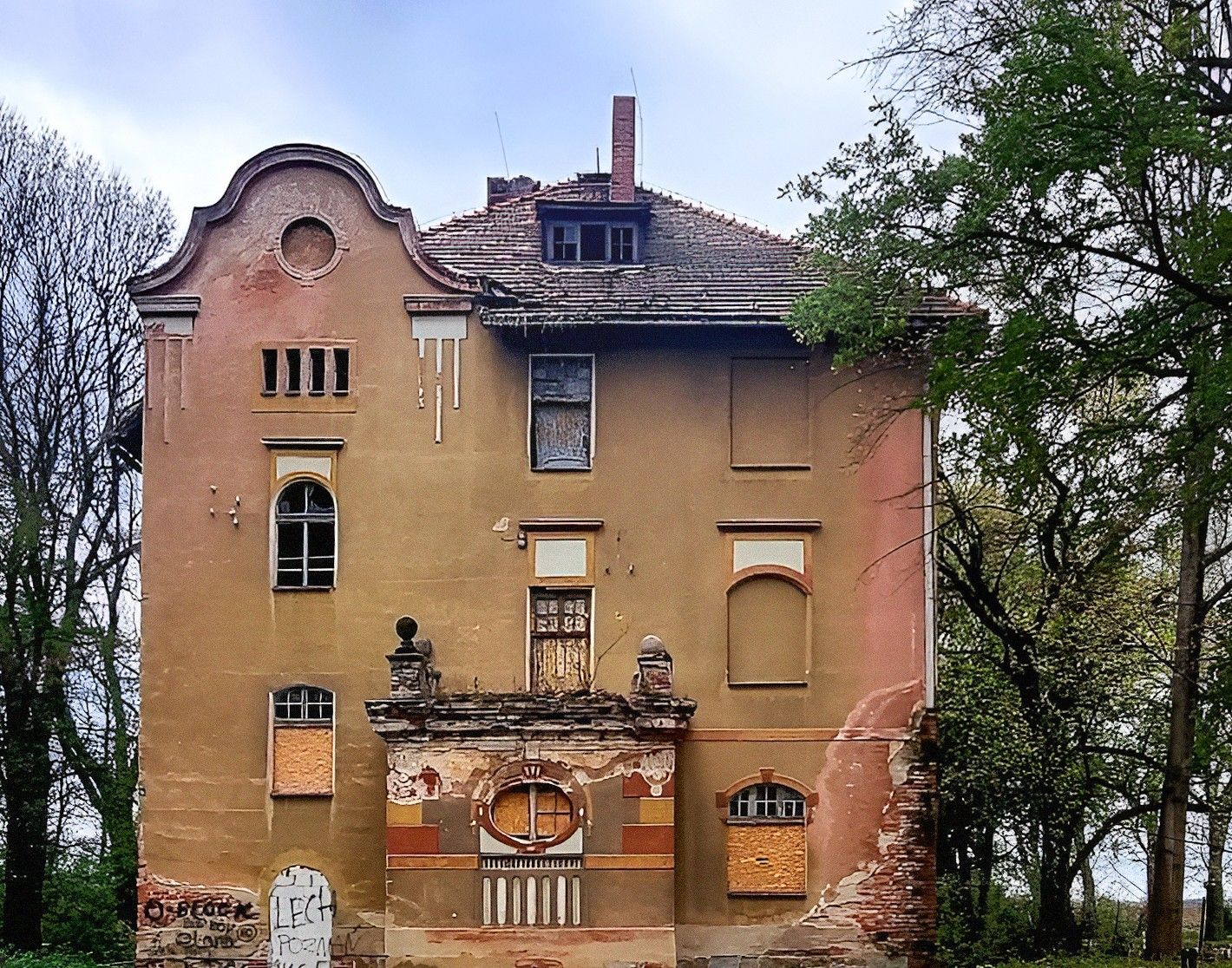 Images Perceel met oude Jugendstil-villa en bouwmogelijkheid in Udanin, Neder-Silezië