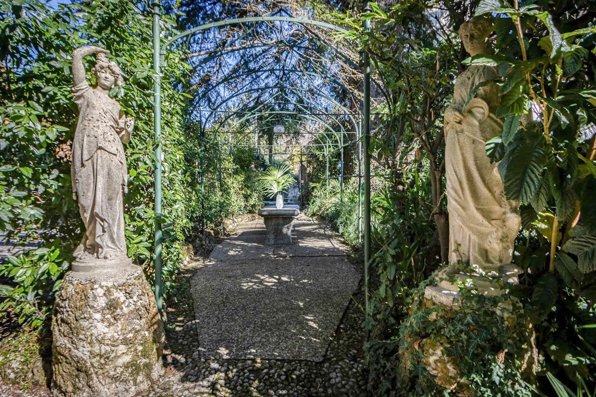 Images Historische villa nabij Como met park en gastenverblijf