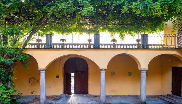Historische villa te koop Belgirate, Piemonte,  Italië