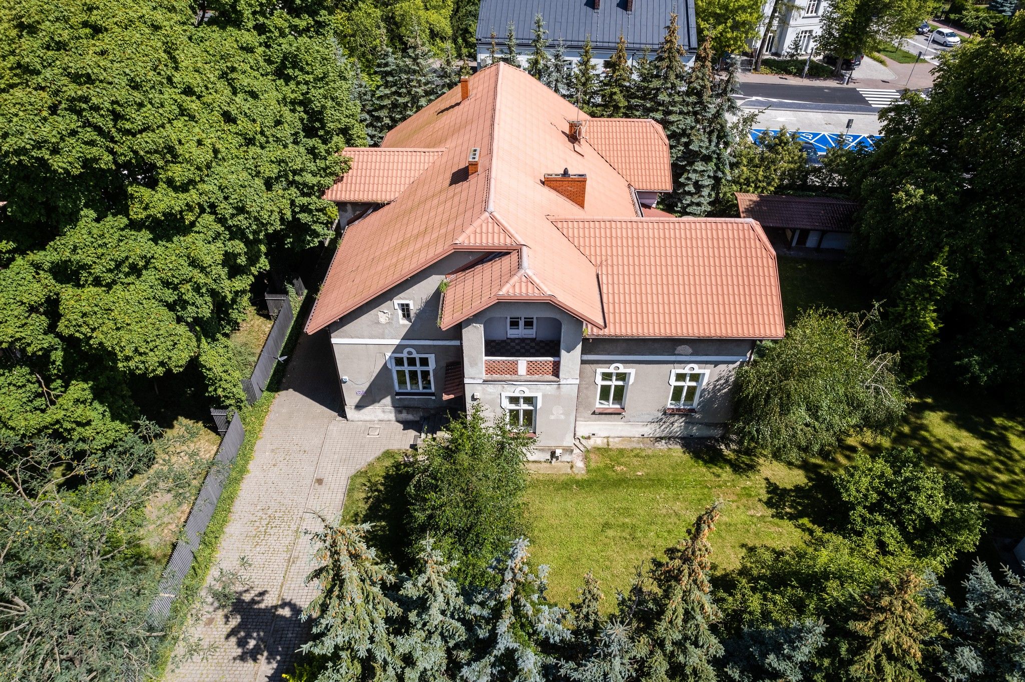 Images Historische villa bij Warschau met 430 m² woonoppervlak en grote tuin